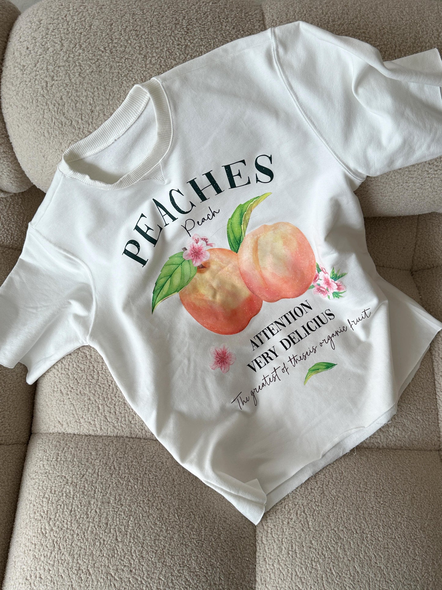 PEACHES T-SHIRT (ONE SIZE)