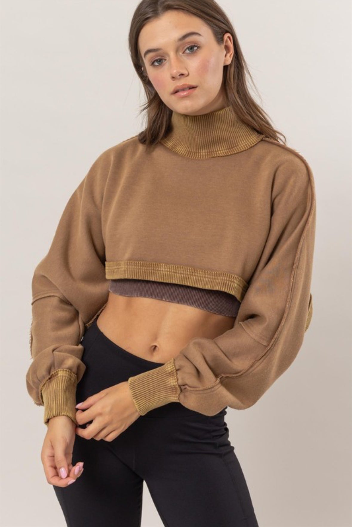 CROP TURTLE NECK SWEATER